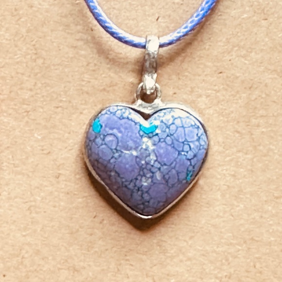 925 Sterling Silver Plated Purple w/Little Blue Howlite Heart Pendant Dyed EUC - Picture 10 of 12